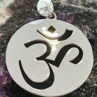 Pendentif Om sur onyx noire